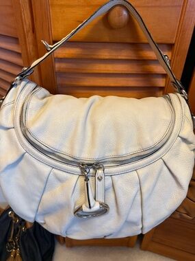 Gucci Cream Leather Shoulder Bag - Classic Hobo Style